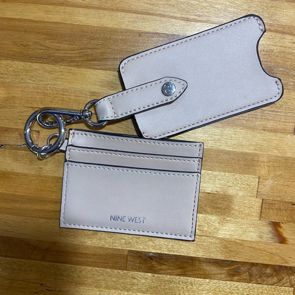Excellent Condition Nine West Cream color Card Holder Keychain Wallet Minimalist